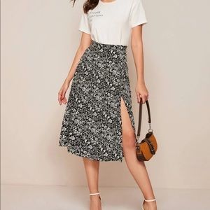 Side split thigh floral skirt.